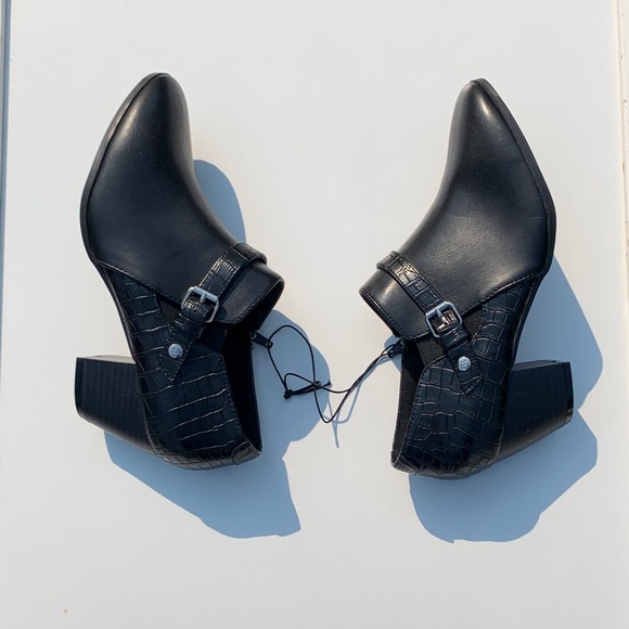 Gloria Vanderbilt Shoes - Picture 3 of 10